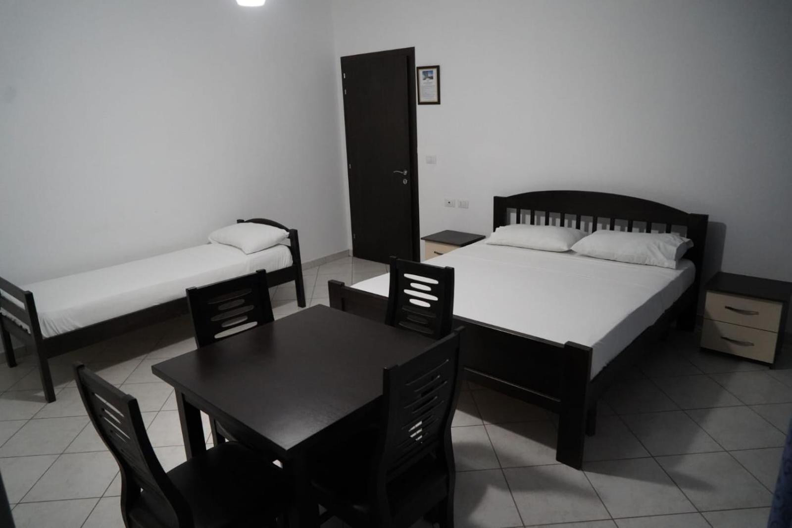 Hotel Restaurant Globi Velipoje Luaran gambar