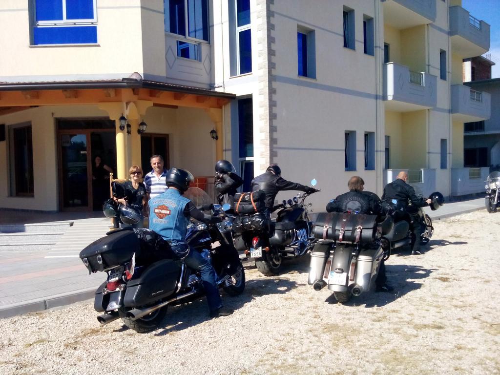 Hotel Restaurant Globi Velipoje Luaran gambar